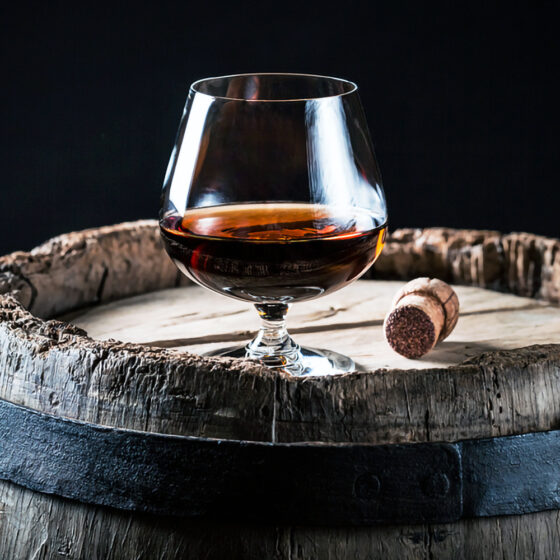 Whiskey_Glass_On_Oak_Barrel_Wine4Food