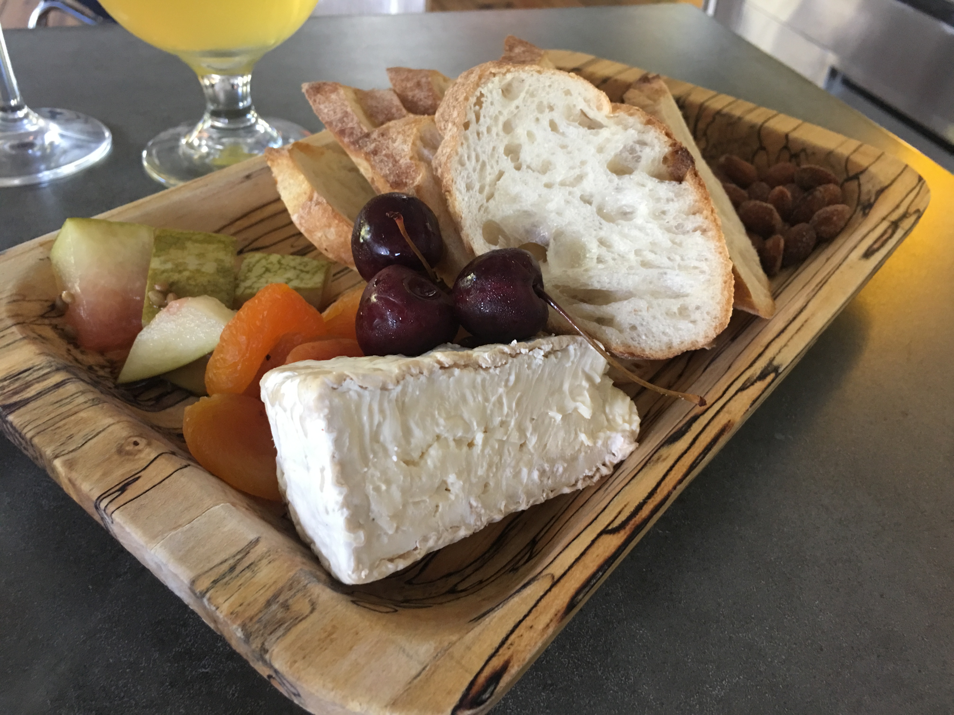 RRCamembertcheeseplate Wine4Food